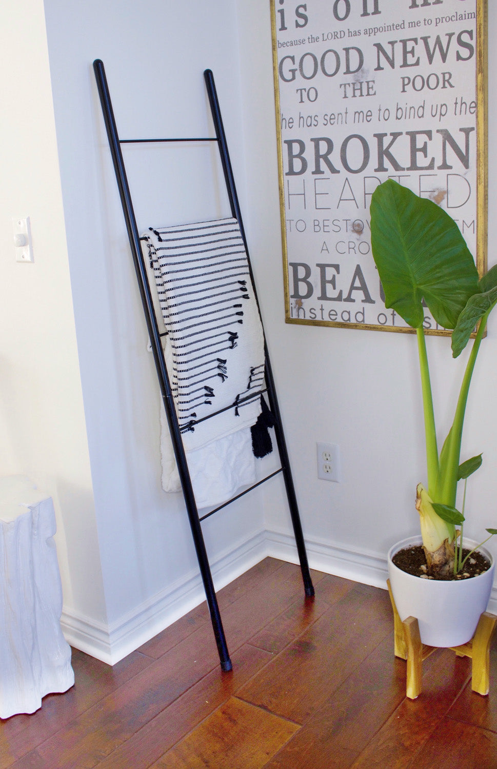 5' Modern Black Metal Leaning Blanket & Towel Ladder Claimed Corner